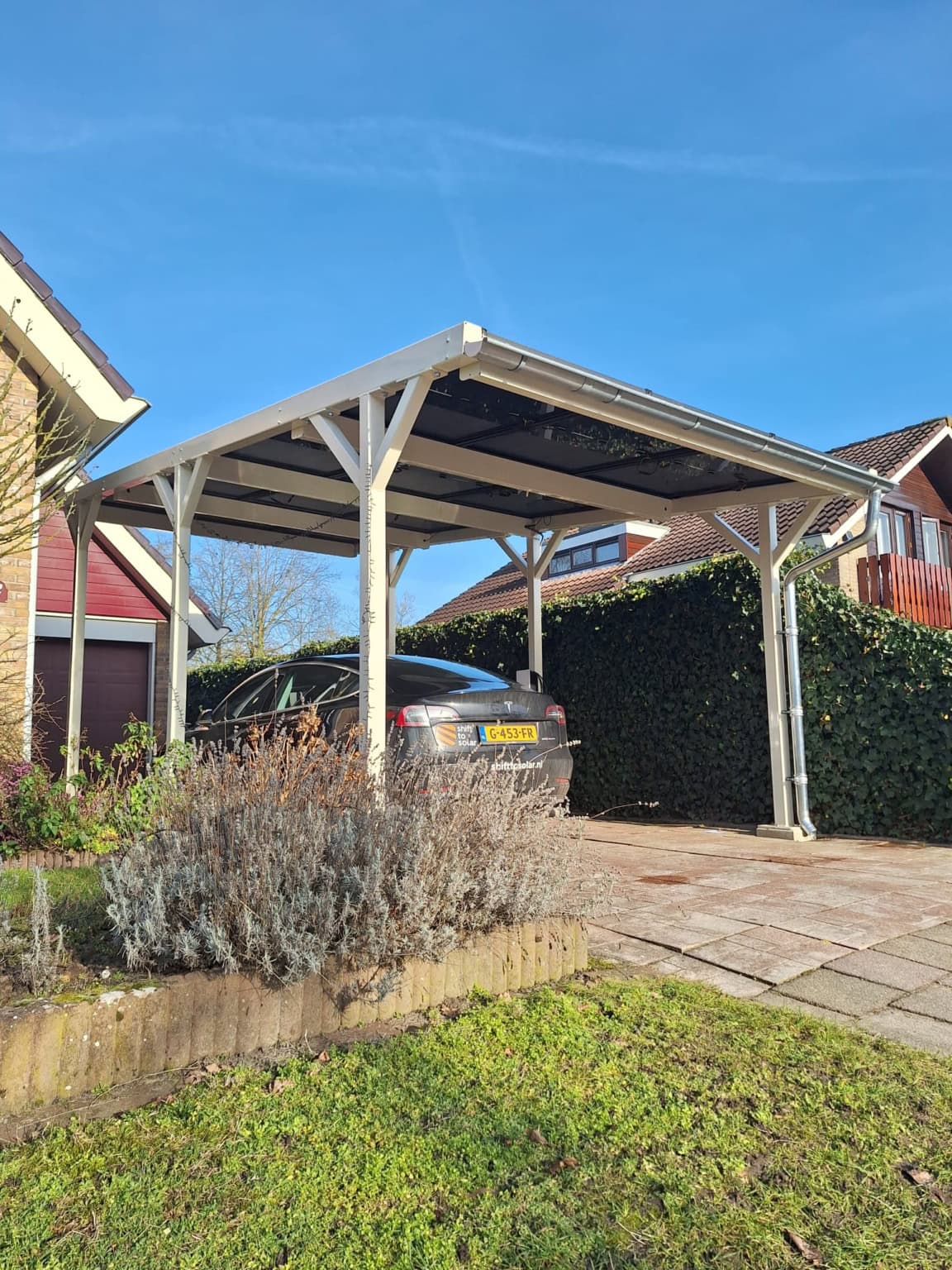 Foto van een stalen Solar carport