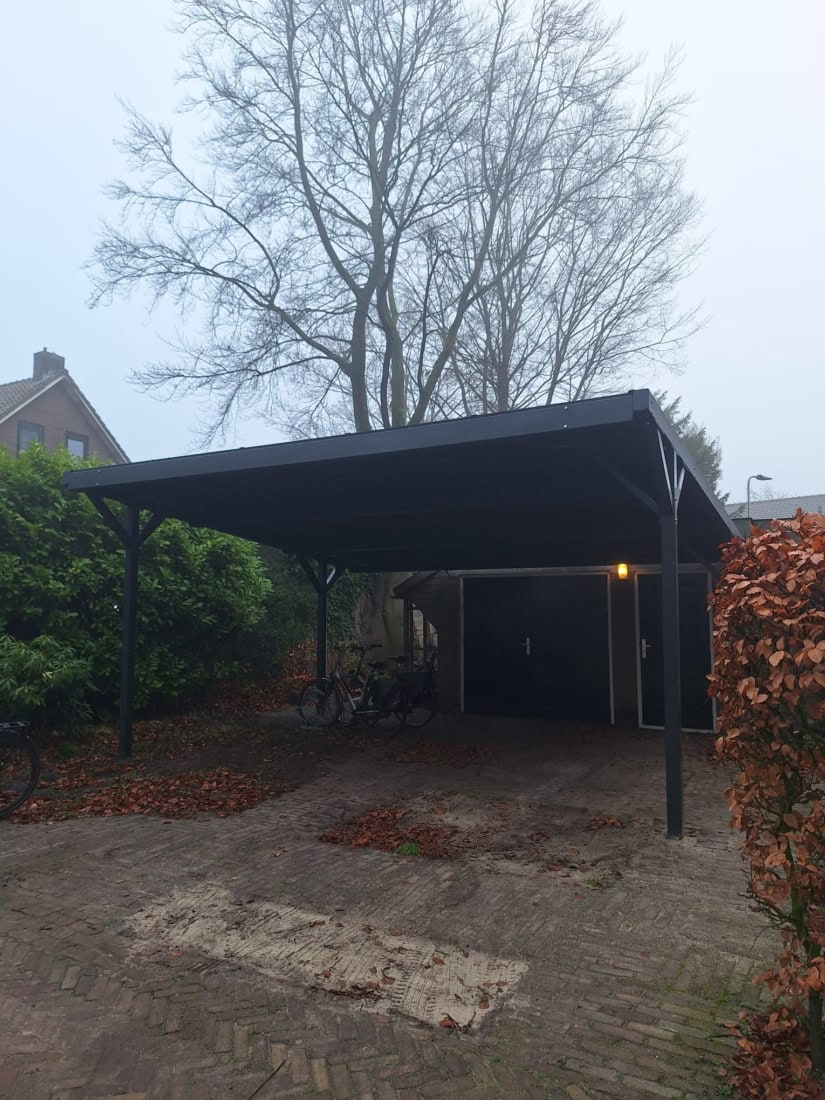 Foto van een stalen Solar carport