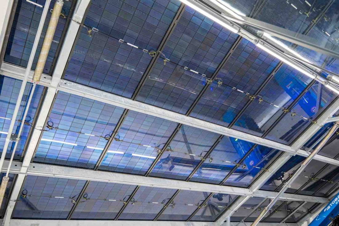 Zonnepanelen op autowasstraat