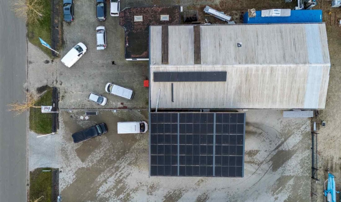 Zonnepanelen op autowasstraat
